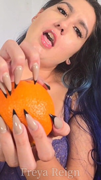 Fetish kuku panjang yang tajam joi