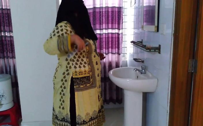 Aria Mia: पाकिस्तानी आंटी की पड़ोसी हॉट लड़के द्वारा चुदाई जब वह अपने पूर्व प्रेमी के साथ मिलने के लिए तैयार थी