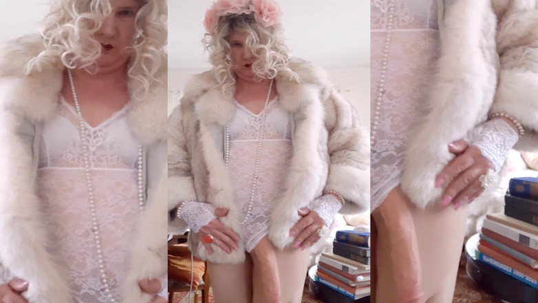 Trans fur bitch: Transfurlady v Arktické lišky a punčochách ukazuje obří péro