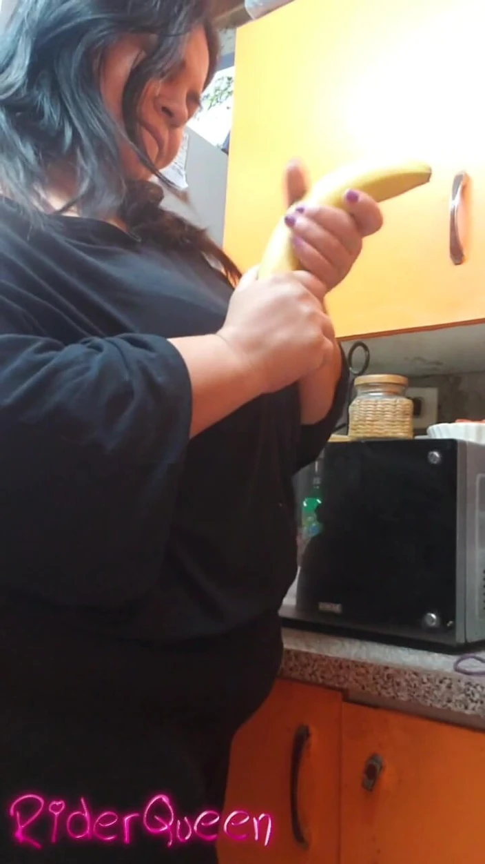 Riderqueen BBW Step Mom Latina Ebony: Ohh Sexy Step-mom in Poor Kitchen