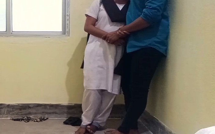 Fantacycutting: Tution Dívka a učitelka tution šukají v obchodě