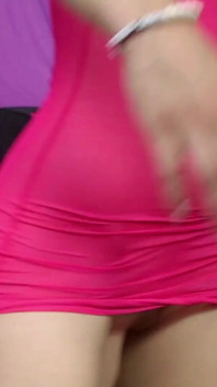 授乳中の美人素人が彼女の腫れた乳首を吸う