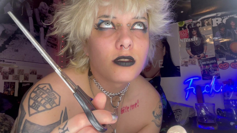 Glitterqueen1999: Prends ma virginité, la péectomie, c’est tellement petit