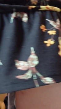 Má đít trong chiếc váy phơi nắng