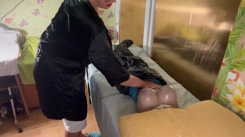Putarankahotmilf: Masajul face laba pacientului transsexual erect și râde pe el