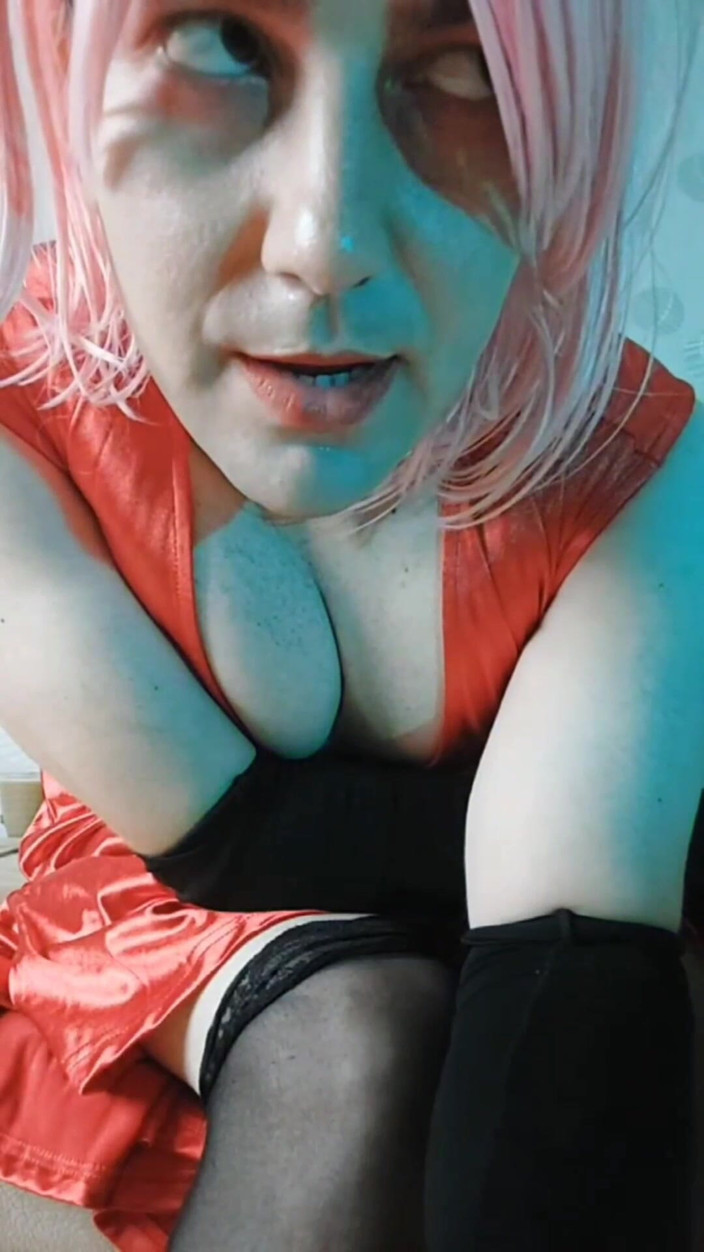 Kitty_Cross: Zrzavá oblečená sexy roztomilá mladá Femboy s pěknými prsy