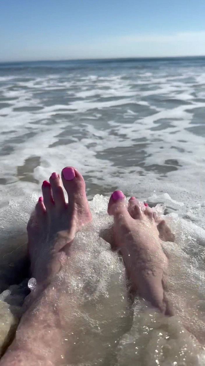 Peppermint Giantess: サイズ16フィート&amp;レッグに打ち寄せる波