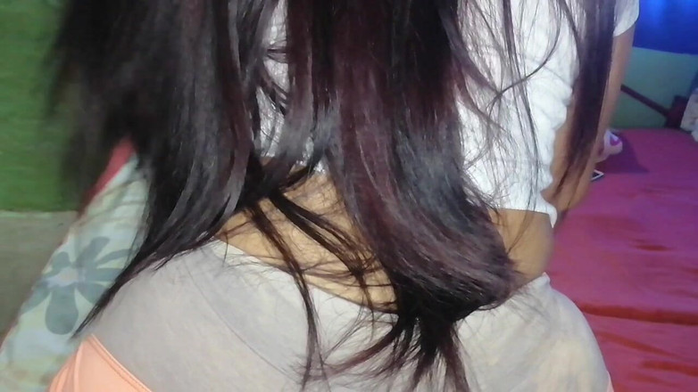 Sexysweet0455: Mycket het brunett onanerar hennes stora fitta tills hon når...