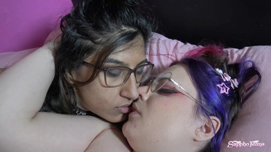 SapphoFilms - By Nikoletta Garian - Real Lesbian: Video ciuman perlahan pasangan kekasih pagi-pagi!