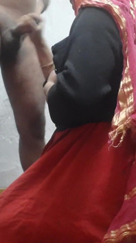 Une bhabhi desi couche avec son beau-père dans des vidéos porno
