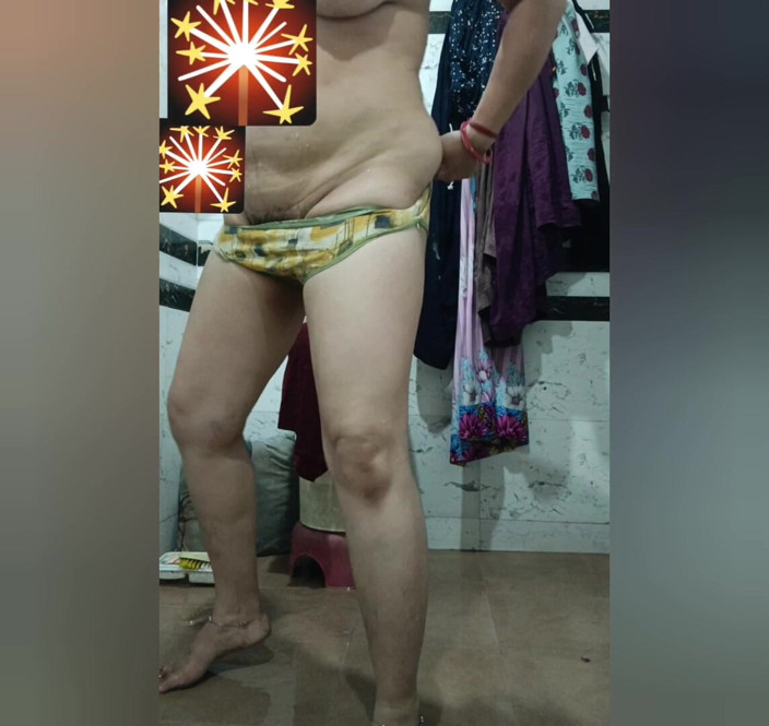 Priyahot77: Priya Bhbai ตูดใหญ่ใช้นิ้วด้านข้าง