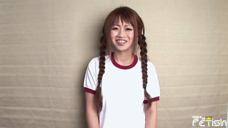 Pure Japanese adult video ( JAV): Збуджений чоловік вставляє різні іграшки для дорослих у гарячу японську красуню з тугою пиздою після її гоління