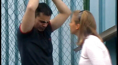 Femdom Austria: 彼の顔を強く叩き、より強く殴る