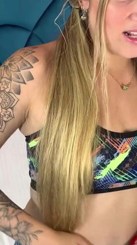 Amanti lesbiche che si mettono le supposte nel