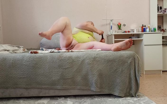 Zona901: Schwiegermutter masturbiert ihre muschi mit spielzeug bis zum orgasmus