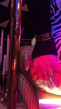 El deseo irreprimible conduce a sesiones intensas de orgasmo con XXX juguetes sexuales