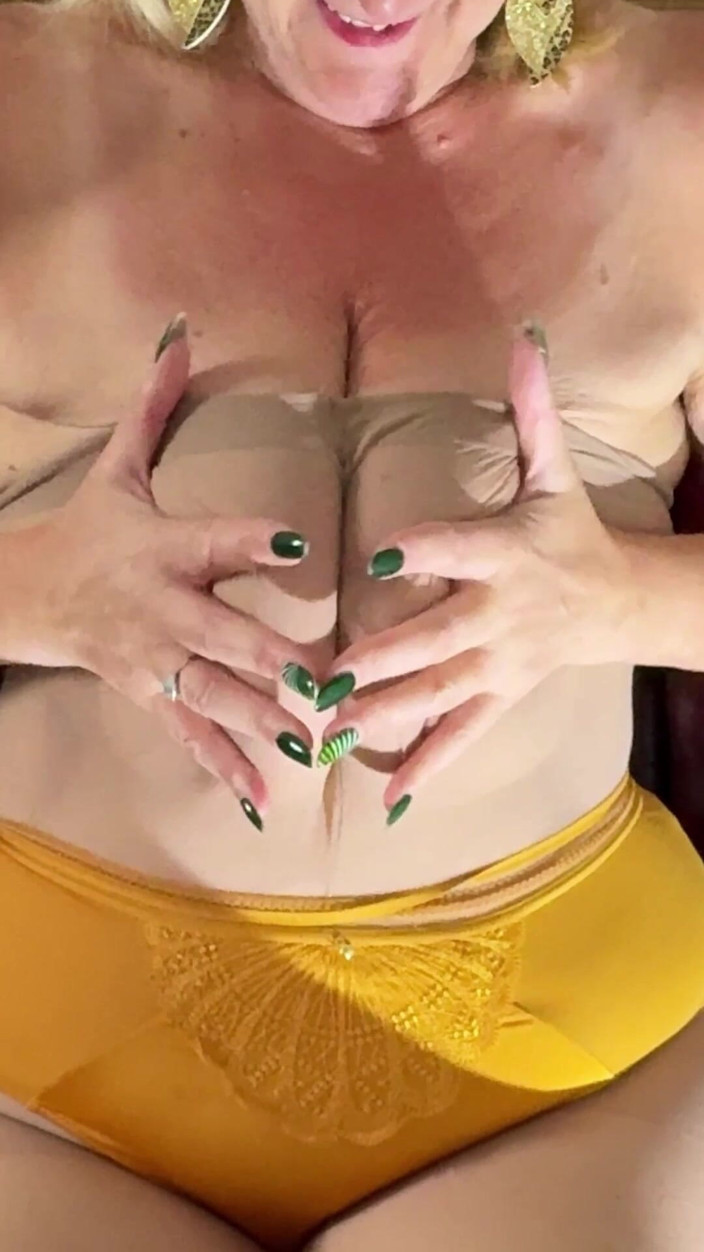 catherinecan69: Nylon Covered and Bare Pussy Play Mmmm