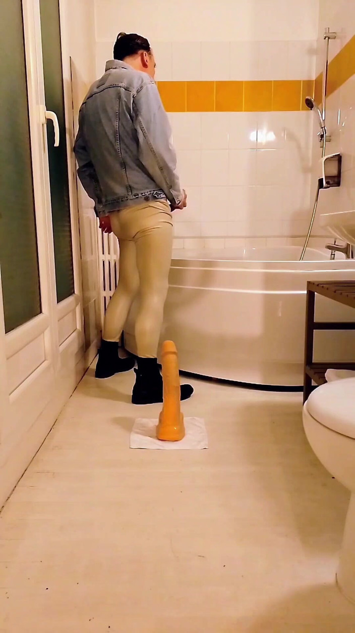 Joy Stardust: Fetisch-masturbation Und Dildofick Im Badezimmer