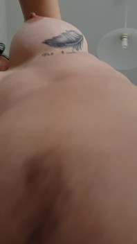 Mijn Eeuwig Geile Kamergenoot Berijdt Mijn Pik En Heeft Twee Spuitende Meerdere Orgasmes in Cca 30 Seconden... Omg