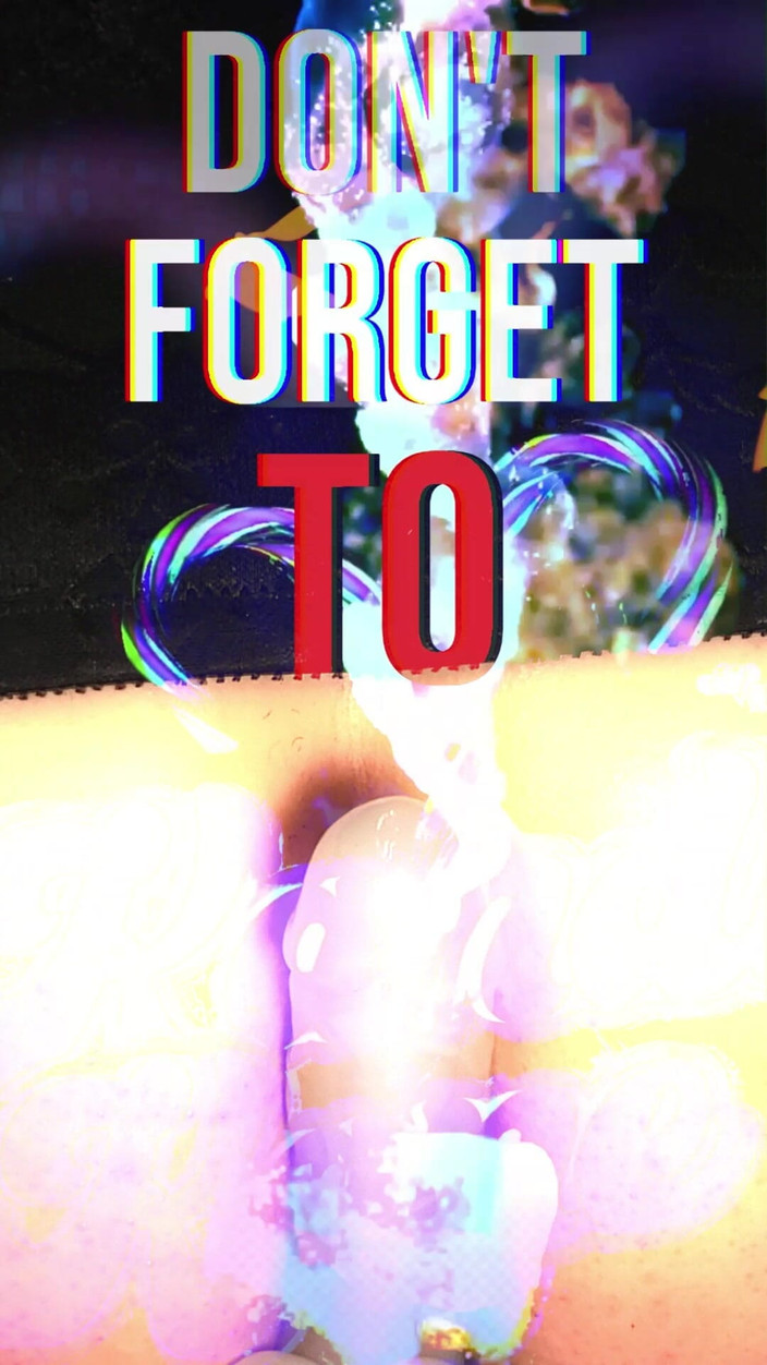 kandiKane: Sissy děvka si buší do zadku POV