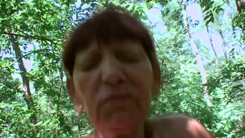 Mature Climax - 100% Mature Videos: Perfektní piknik s nadrženou babičkou