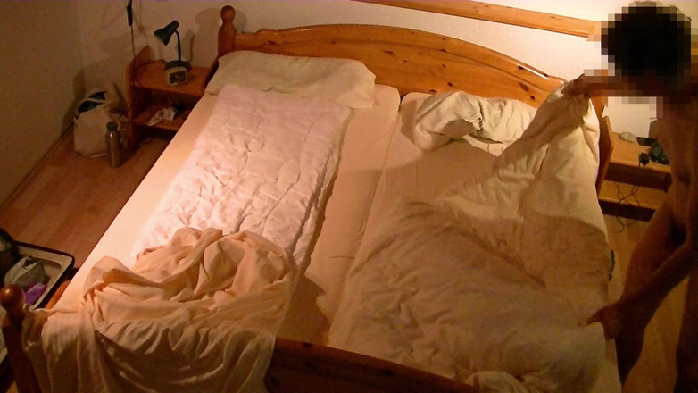 Mark Hannes: Bonggol katil melancap di pangsapuri percutian