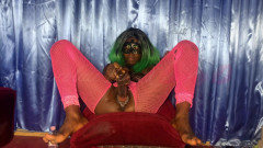 Naturelle Chocolat: Я просто люблю демонструвати свою соковиту пизду своєму хлопцеві-солдату, поки він служить!! Люблю, коли я сквіртую йому на обличчя!!