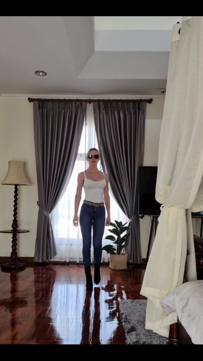 Angel The Dreamgirl: I jeans attillati sono così aderenti alla mia figa