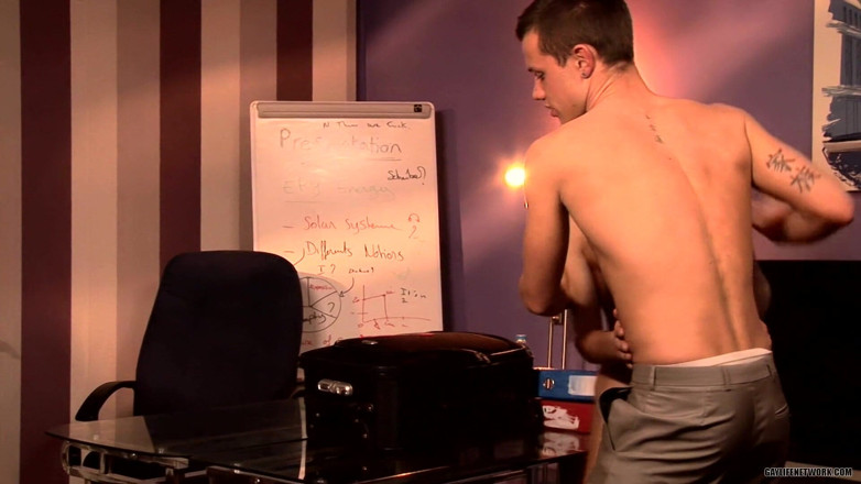 Teach Twinks: Gece geç saatlerde ofis çocukları!