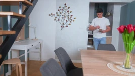 सौतेले बेटे ने अपनी सौतेली मम्मी को हस्तमैथुन करते हुए पकड़ा फिर उसे चोदा और उसके चेहरे पर जोरदार वीर्य डाला