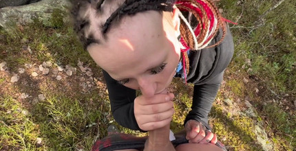 Eevi Petite: Blowjob hutan