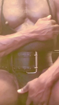 Muscle Butt Kink Squat Titplay & Cum