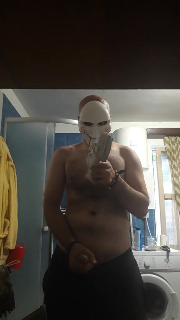 SingerMask: Punheta com pressa para não ser pega pela madrasta