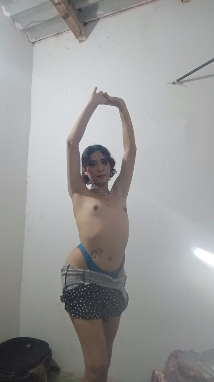 Femboy from Colombia: Seios que estão ficando cada vez maiores