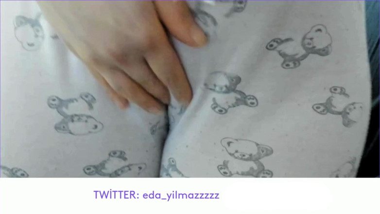 bigass_sexy_bigboobs: Stydké pysky- Masturbujte s pyžamem- Tření kundičky s pyžamem