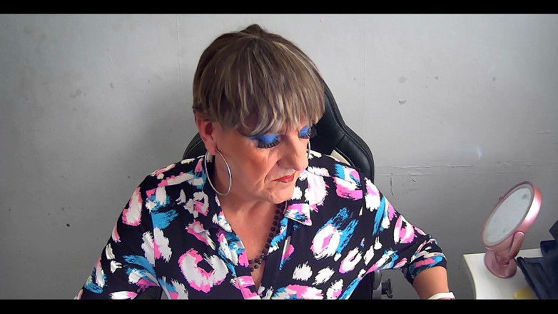 Mature Tina TV: Rauchen