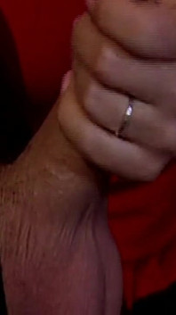 Le prolapsus du bouton de rose d’une blonde dégouline