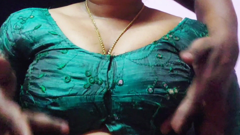 Desi Mohini: Bapa tiri berseronok dengan teman wanita saya