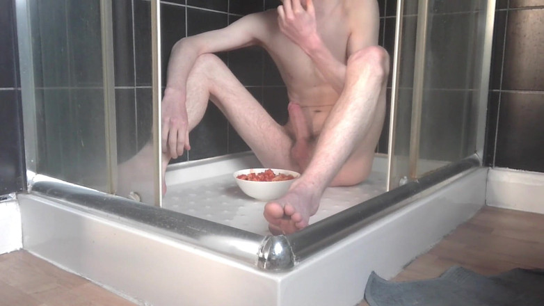 Forest Boi: Твинк ест пищу на полу