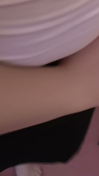 ปิดกางเกงในสีชมพู - เซลฟี่มือสมัครเล่นใช้นิ้วในระยะใกล้