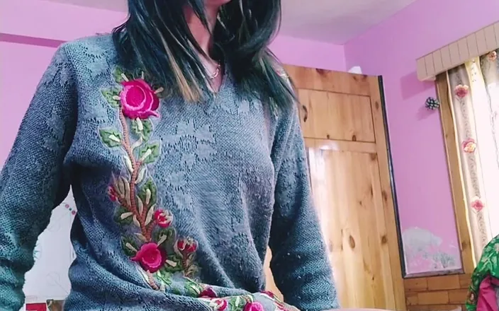 Bolly Karma: Good Hot Babe with Nice Blowjob Skills and Hairy Pussy
