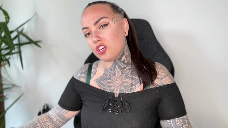 Miss Valentina: Không bỏ femdom