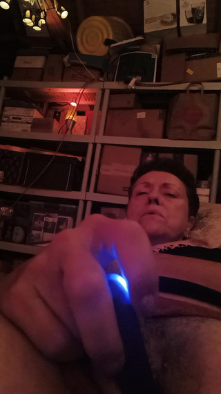 Cleanjean: Mau berbagi mainan seksku?