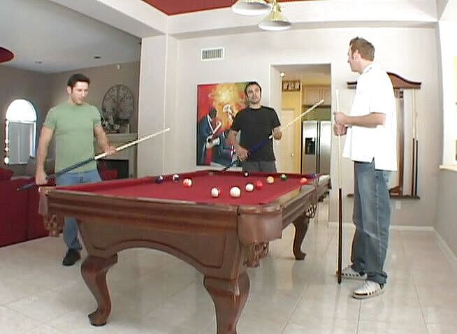 DP Darlings: Sandra la coquine se fait baiser par deux mecs