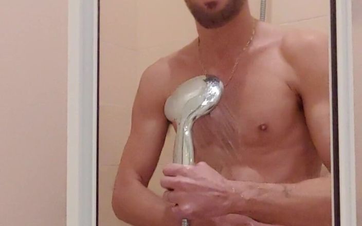 Boy jerking off: Powiedz mi, czy wziąłbyś ze mną prysznic?