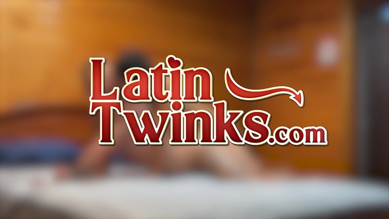 Latin Twinks: Carlitoxxx Recibe Una Adoración Corporal Completa Por Parte De Pantera...