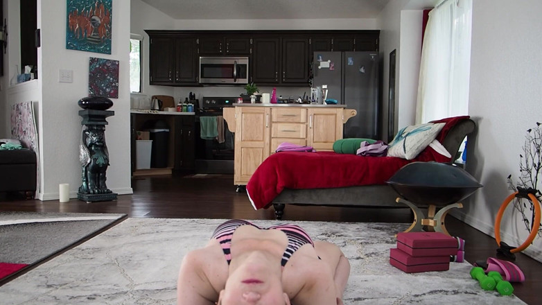 Aurora Willows: Behind the scenes deep hip work and splits