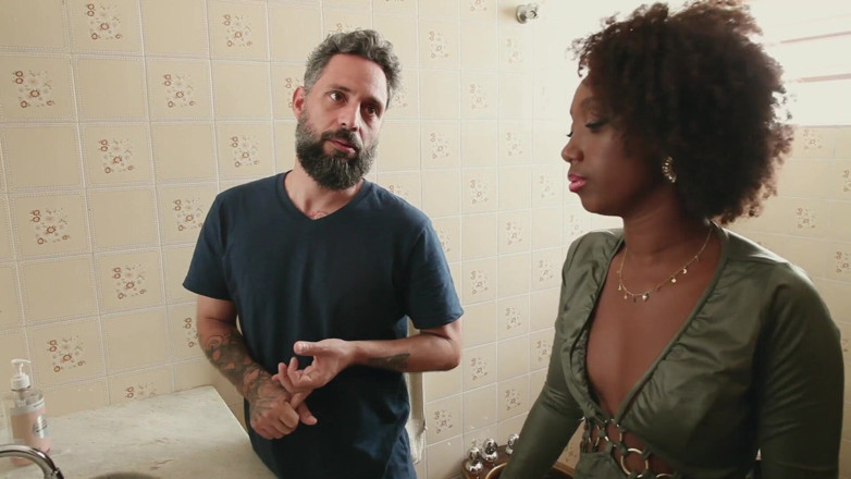 Quente club: Bir film öğrencisi ilk filminde müstehcen bir seks sahnesi için iki...