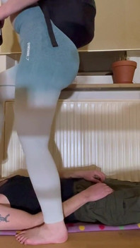 Provocare de călcare în picioare de 85 kg - testând cât de mult poate dura corpul său