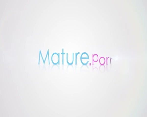 Mature NL: Nine üniversiteli erkekleri seviyor